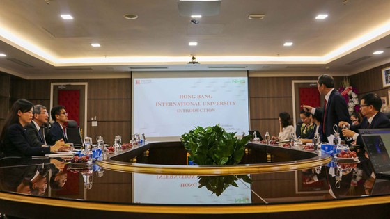 Tổng lãnh sự Nhật Bản thăm Trường Đại học Quốc tế Hồng Bàng ảnh 2 Tổng lãnh sự Nhật Bản thăm Trường Đại học Quốc tế Hồng Bàng ảnh 2
