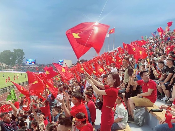 “Chảo lửa” từ khán đài ảnh 3