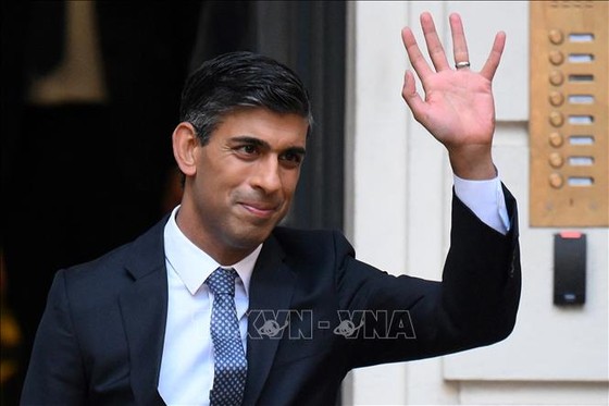Ông Rishi Sunak tại trụ sở Đảng Bảo thủ ở London, ngày 24-10-2022. Ảnh: AFP/TTXVN