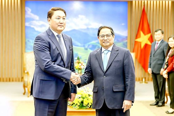 Thủ tướng Phạm Minh Chính tiếp Bộ Quốc phòng Mông Cổ Saikhanbayar Gursed. Ảnh: QUANG PHÚC