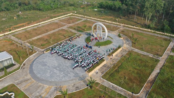 Học sinh có buổi học ngoại khóa tại địa điểm chiến thắng Gò Hà (xã Hòa Khương, huyện Hòa Vang, TP Đà Nẵng)