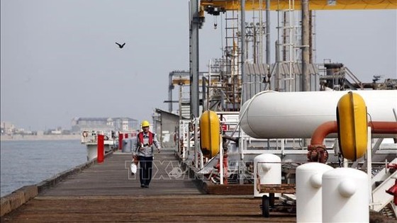 Một cơ sở lọc dầu của Iran trên đảo Khark, ngoài khơi Vùng Vịnh. Ảnh: AFP/TTXVN