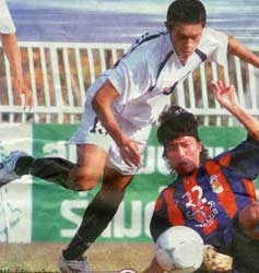 Cầu thủ Việt đầu tiên chơi bóng trên đất Thái