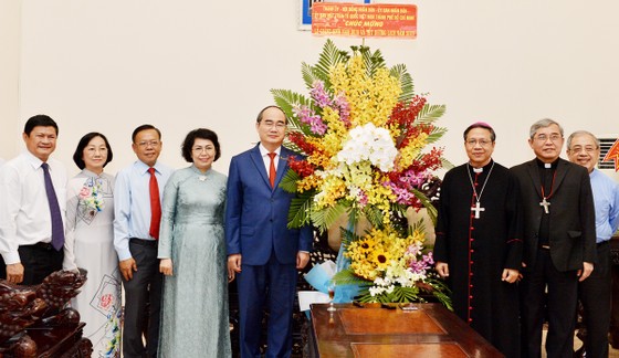Lãnh đạo TPHCM chúc mừng Giáng sinh Tòa Tổng Giám mục Tổng Giáo phận TPHCM ảnh 1