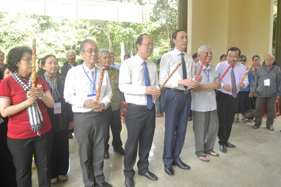 Dâng hương kỷ niệm 60 năm Ngày thành lập Mặt trận Dân tộc giải phóng miền Nam Việt Nam ảnh 3 Dâng hương kỷ niệm 60 năm Ngày thành lập Mặt trận Dân tộc giải phóng miền Nam Việt Nam ảnh 3