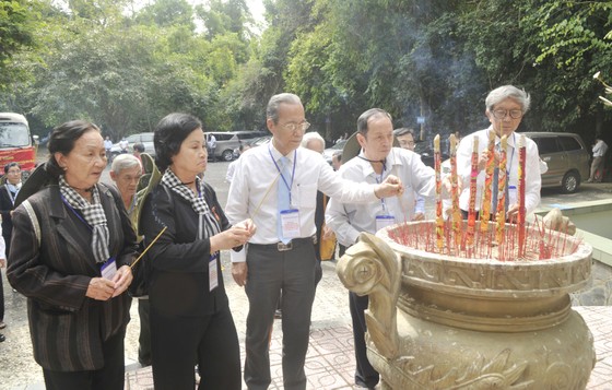 Dâng hương kỷ niệm 60 năm Ngày thành lập Mặt trận Dân tộc giải phóng miền Nam Việt Nam ảnh 2 Dâng hương kỷ niệm 60 năm Ngày thành lập Mặt trận Dân tộc giải phóng miền Nam Việt Nam ảnh 2