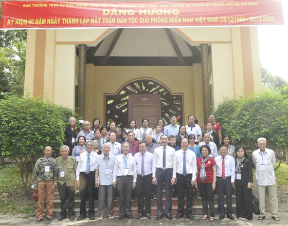 Dâng hương kỷ niệm 60 năm Ngày thành lập Mặt trận Dân tộc giải phóng miền Nam Việt Nam ảnh 4 Dâng hương kỷ niệm 60 năm Ngày thành lập Mặt trận Dân tộc giải phóng miền Nam Việt Nam ảnh 4