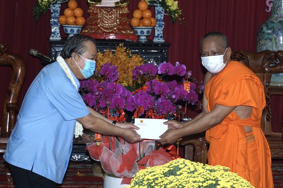 Phó Thủ tướng Thường trực Trương Hòa Bình thăm, chúc tết đồng bào Phật tử Nam tông Khmer ảnh 1 Phó Thủ tướng Thường trực Trương Hòa Bình thăm, chúc tết đồng bào Phật tử Nam tông Khmer ảnh 1