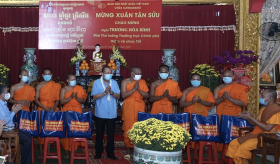 Phó Thủ tướng Thường trực Trương Hòa Bình thăm, chúc tết đồng bào Phật tử Nam tông Khmer ảnh 3 Phó Thủ tướng Thường trực Trương Hòa Bình thăm, chúc tết đồng bào Phật tử Nam tông Khmer ảnh 3
