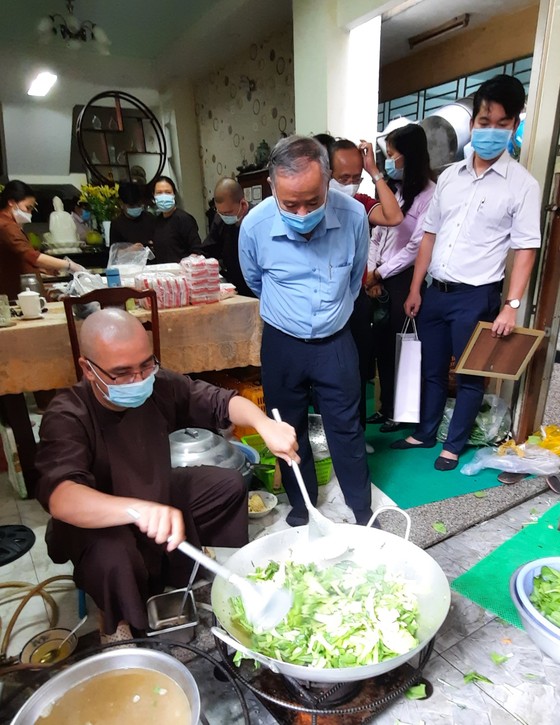 Trân trọng những đóng góp của các cá nhân, tổ chức trong công tác phòng, chống dịch Covid-19 ảnh 1