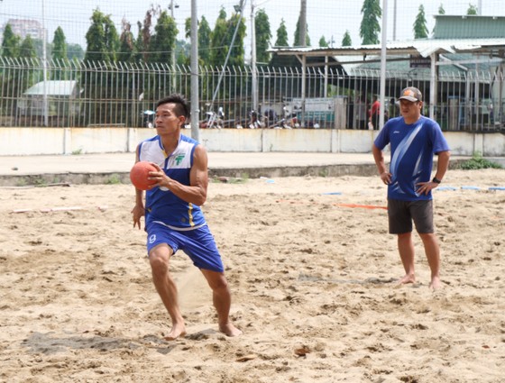 Đội tuyển bóng ném bãi biển nam tự tin bảo vệ HCV tại SEA Games 31 ảnh 1