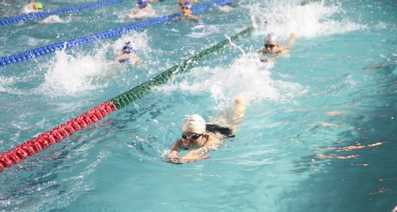 Công tác phổ cập bơi cho học sinh được huyện Bình Chánh chú trọng thực hiện. Ảnh: THANH TÙNG