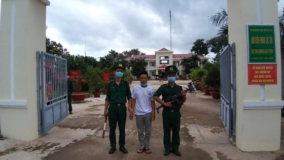 Đối tượng Nguyễn Thanh Tâm bị lực lượng chức năng bắt giữ. Ảnh: LÂM ANH
