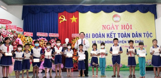 Trưởng ban Tuyên giáo Trung ương dự Ngày hội Đại đoàn kết toàn dân tộc tại tỉnh Tây Ninh ảnh 2