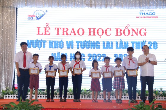 Báo Đồng Nai trao 50 suất học bổng cho học sinh nghèo vượt khó ảnh 2