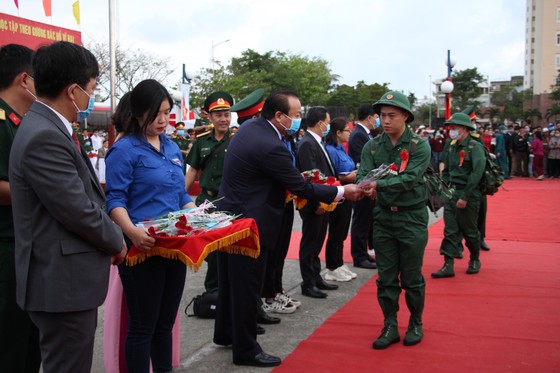 Hơn 1.000 thanh niên Đà Nẵng hăng hái lên đường nhập ngũ ảnh 6