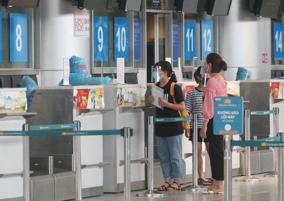 Đưa 207 du khách đầu tiên ở Đà Nẵng trở về địa phương bằng máy bay ảnh 1