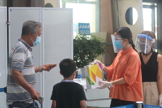 Đưa 207 du khách đầu tiên ở Đà Nẵng trở về địa phương bằng máy bay ảnh 6