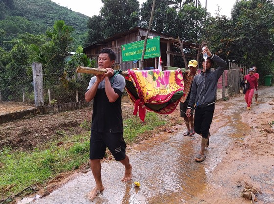 Toàn cảnh thảm họa sạt lở vùi lấp người ở Trà Leng, Trà Vân ảnh 15