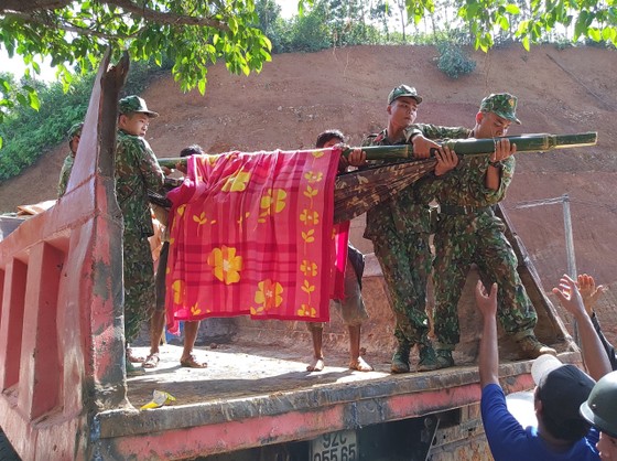 Toàn cảnh thảm họa sạt lở vùi lấp người ở Trà Leng, Trà Vân ảnh 16