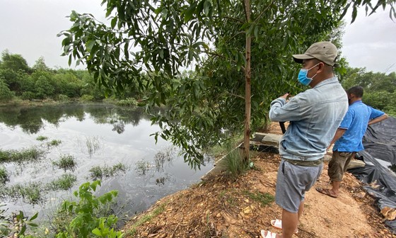 Quảng Nam: Người dân bức xúc vì nước từ bãi rác chảy ra ruộng đồng gây hôi thối ảnh 2