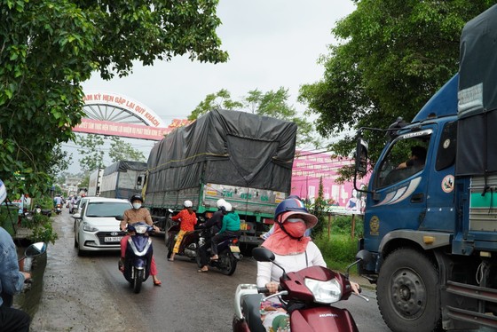 Đường bộ và đường sắt qua địa phận tỉnh Quảng Nam bị gián đoạn ảnh 1 Đường bộ và đường sắt qua địa phận tỉnh Quảng Nam bị gián đoạn ảnh 1