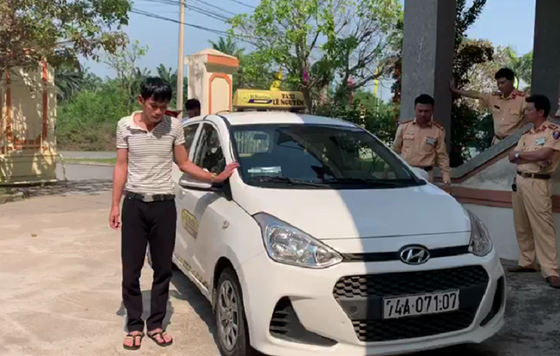 Tài xế không bằng lái, dương tính với ma túy bị phạt hơn 50 triệu đồng ảnh 1