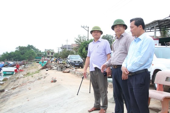 Quảng Trị cấm tàu thuyền ra khơi, cho học sinh nghỉ học để tránh bão số 5 ảnh 1