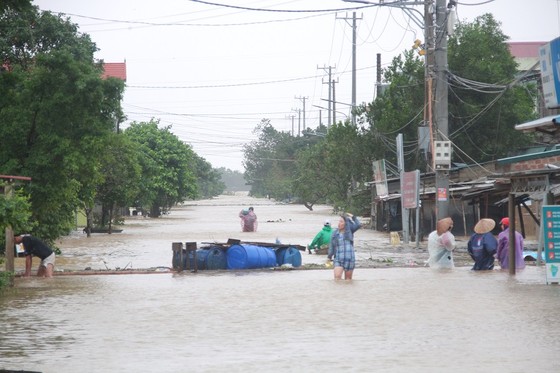 Mưa lớn từ ngày 16-10 đến nay khiến nhiều nơi trên địa bàn tỉnh Quảng Trị tiếp tục bị ngập sâu.