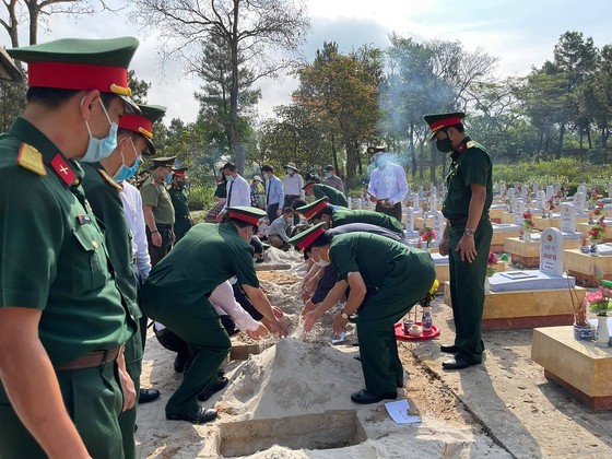 Quảng Trị: Truy điệu, an táng 24 hài cốt liệt sĩ hy sinh tại Lào ảnh 6 Quảng Trị: Truy điệu, an táng 24 hài cốt liệt sĩ hy sinh tại Lào ảnh 6
