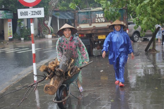 Quảng Trị: Vùng “rốn lũ” ngập sâu trong nước ảnh 9