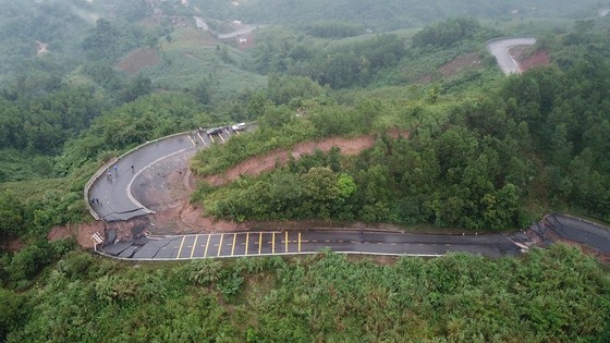 Phó Thủ tướng Lê Văn Thành kiểm tra công tác khắc phục hậu quả mưa lũ tại Quảng Trị ảnh 2