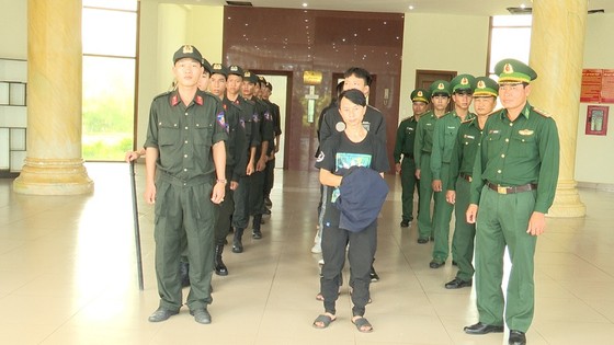 Quảng Trị triệt phá đường dây đưa đón người nước ngoài xuất nhập cảnh trái phép ảnh 2