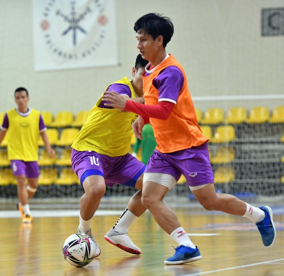 Đội tuyển futsal Việt Nam tập buổi đầu tại Lithuania ảnh 1