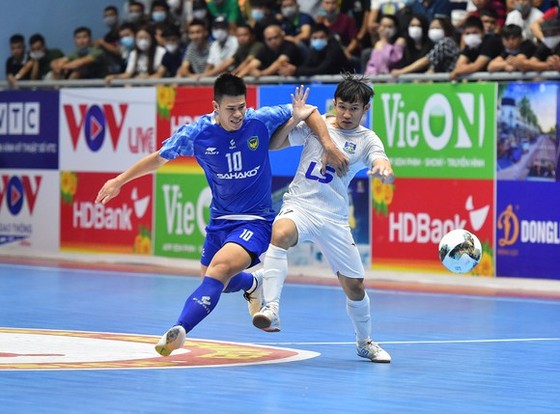 Sahako và Thái Sơn Nam cạnh tranh rất quyết liệt ở chức vô địch Giải futsal VĐQG 2021. Ảnh: ANH TRẦN