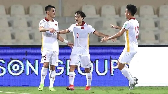 Tiến Linh san bằng thành tích của đàn anh ảnh 1