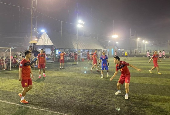 Bóng đá phong trào TPHCM tìm cách trở lại sau dịch Covid-19 ảnh 1