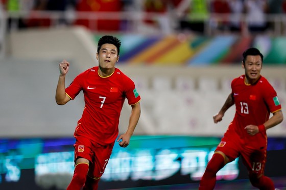 Niềm vui của We Lei khi ấn định tỉ số 1-1 cho Trung Quốc trước Australia. Ảnh: AFC