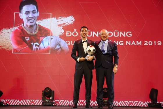 Kinh nghiệm cho tuyển Việt Nam từ chuyện của Hùng Dũng và Djokovic ảnh 2