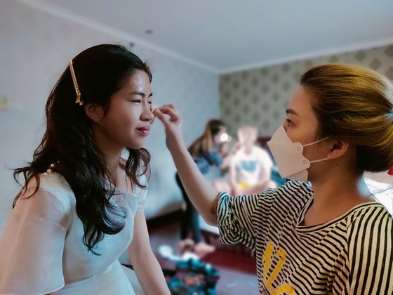 Các nữ tuyển thủ hóa ‘hóa công chúa’ trước gala trao Quả bóng Vàng Việt Nam 2021 ảnh 1