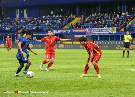 Vượt qua 'cơn bão' Covid-19, U23 Việt Nam xuất sắc đánh bại U23 Thái Lan ảnh 1
