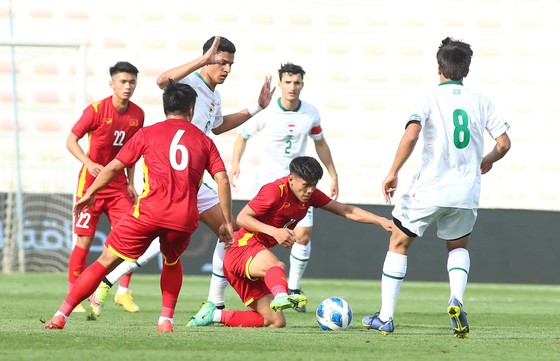 U23 Việt Nam mở đầu Dubai Cup 2022 bằng trận hòa không bàn thắng trước Iraq. ẢNH: IFA