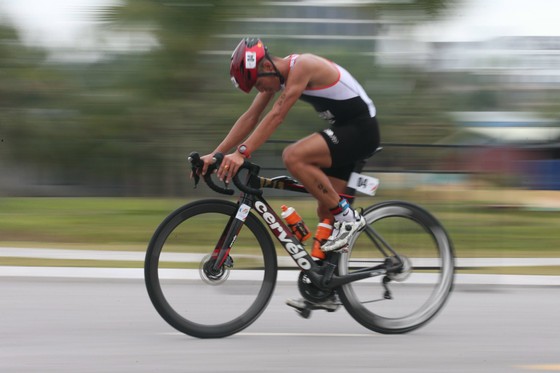 Phạm Tiến Sản giành tấm HCV Duathlon lịch sử ảnh 1
