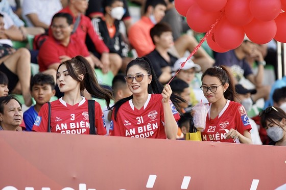 Dàn tuyển thủ Việt Nam đi ‘xem giò’ sới phủi Sài thành ảnh 1