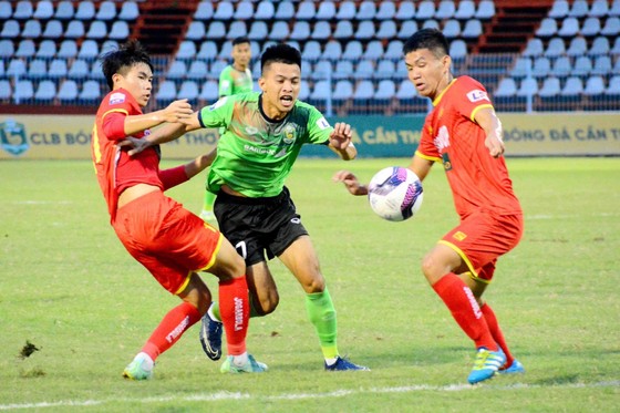 Tuyển thủ U23 giúp Huế chiến thắng, CAND lên nhì bảng ảnh 1