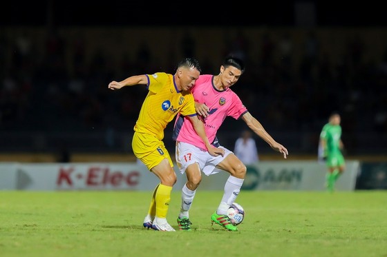 SLNA lên đỉnh đầu V-League 2022: Thế lực trở lại? ảnh 2