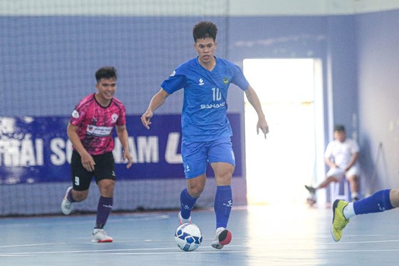 Chật kín khán giả theo dõi khai mạc môn futsal Đại hội TDTT TPHCM 2022 ảnh 1