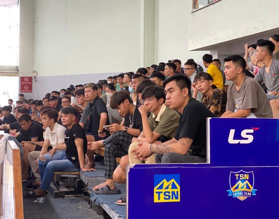 Môn futsal Đại hội TDTT TPHCM 2022: Hơi thở từ trên khán đài ảnh 1