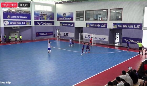 Môn futsal Đại hội TDTT TPHCM 2022: Hơi thở từ trên khán đài ảnh 2