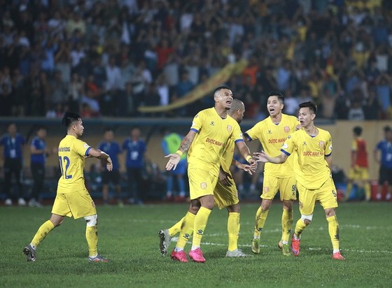 Nam Định – CLB TPHCM (18g ngày 7-8): Trận cầu 6 điểm ảnh 1